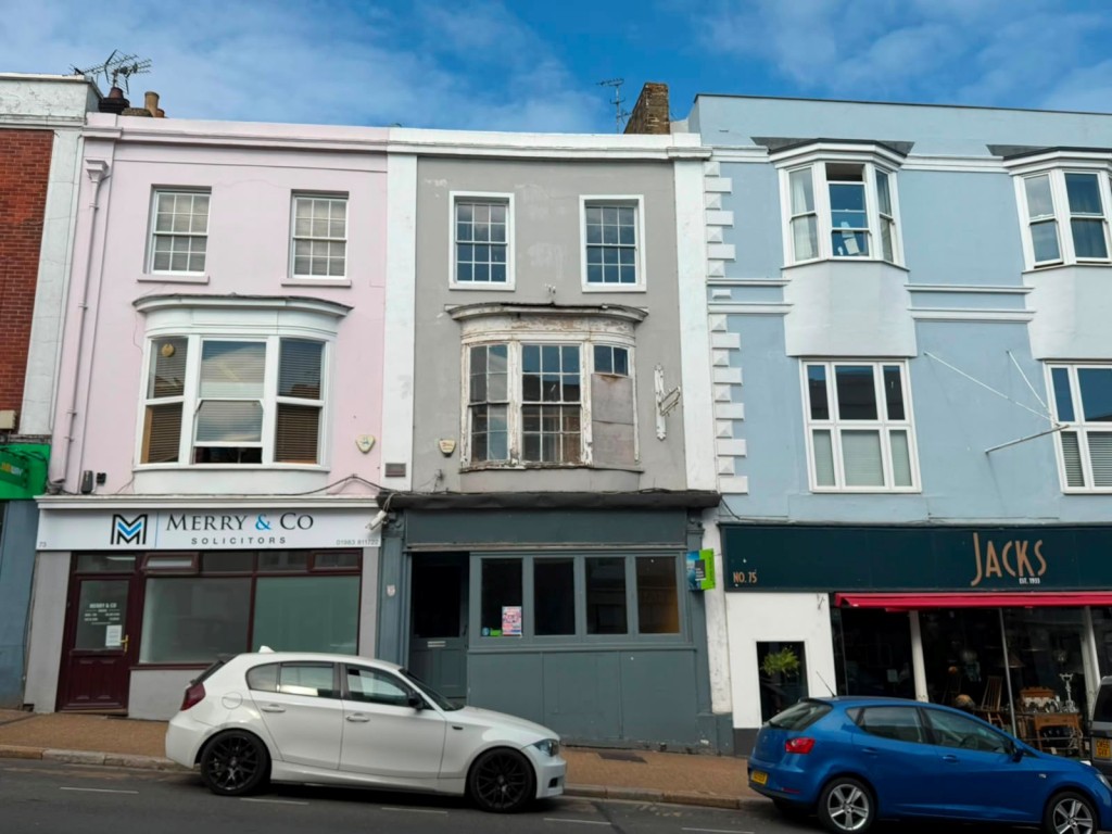Lot: 147 - VACANT FOUR STOREY FREEHOLD TOWN CENTRE BUILDING WITH POTENTIAL - The Front Elevation